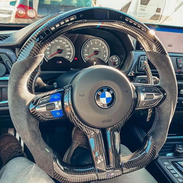 Volante BMW M – Carbono Forjado Alcántara Display LED