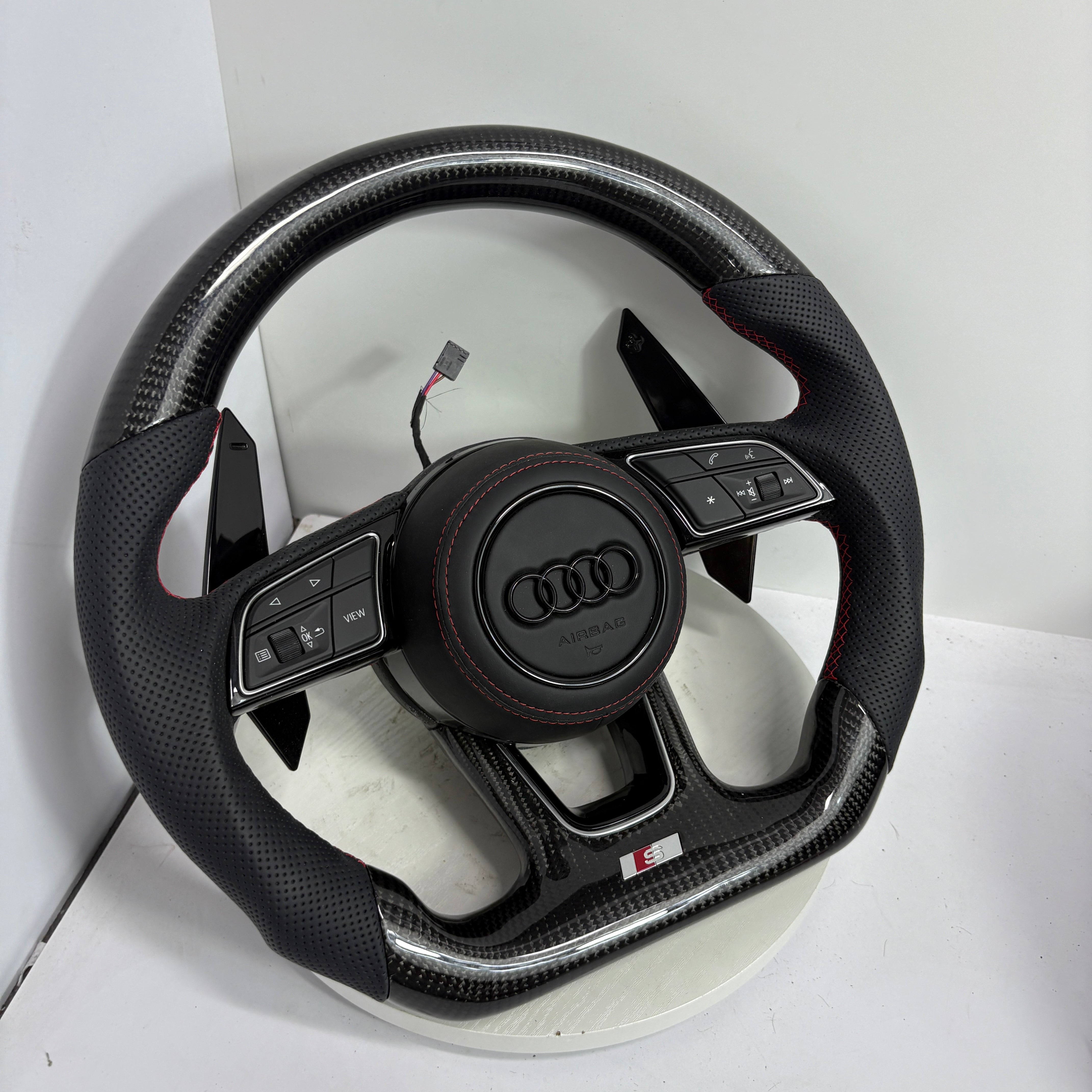 Volante Audi S line/RS - Carbono Perforado con Levas - BlackLine Custom