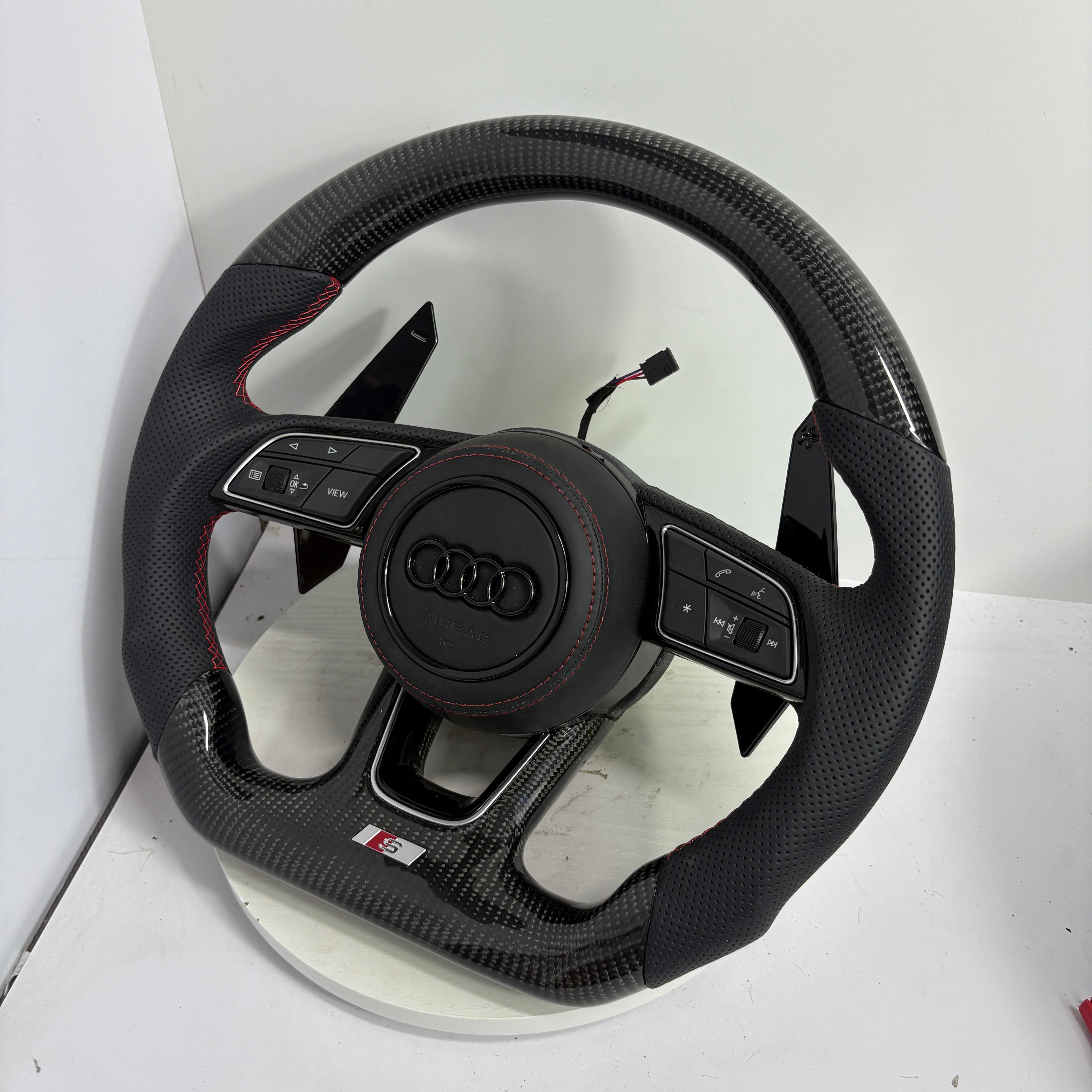 Volante Audi S line/RS - Carbono Perforado con Levas - BlackLine Custom