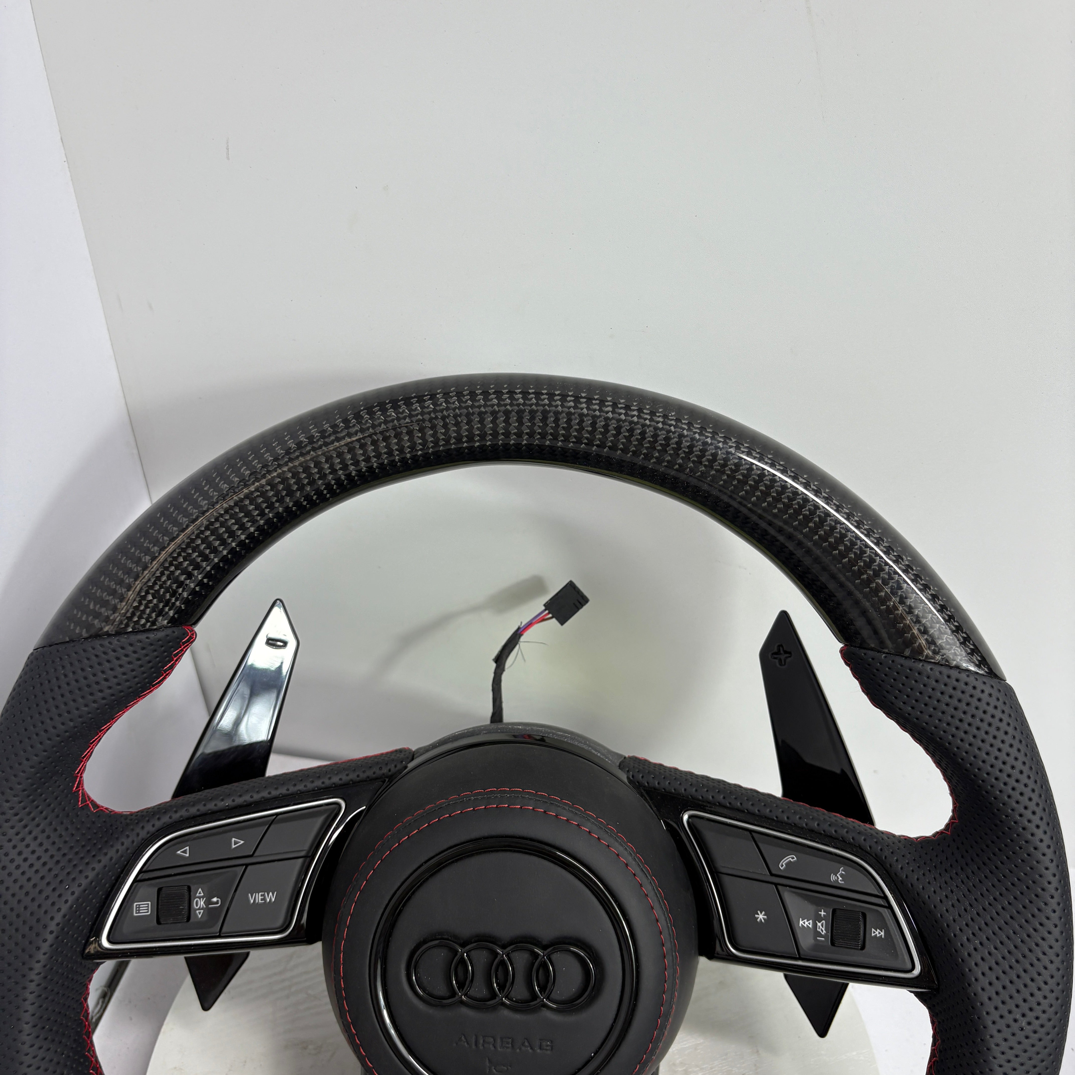 Volante Audi S line/RS - Carbono Perforado con Levas - BlackLine Custom