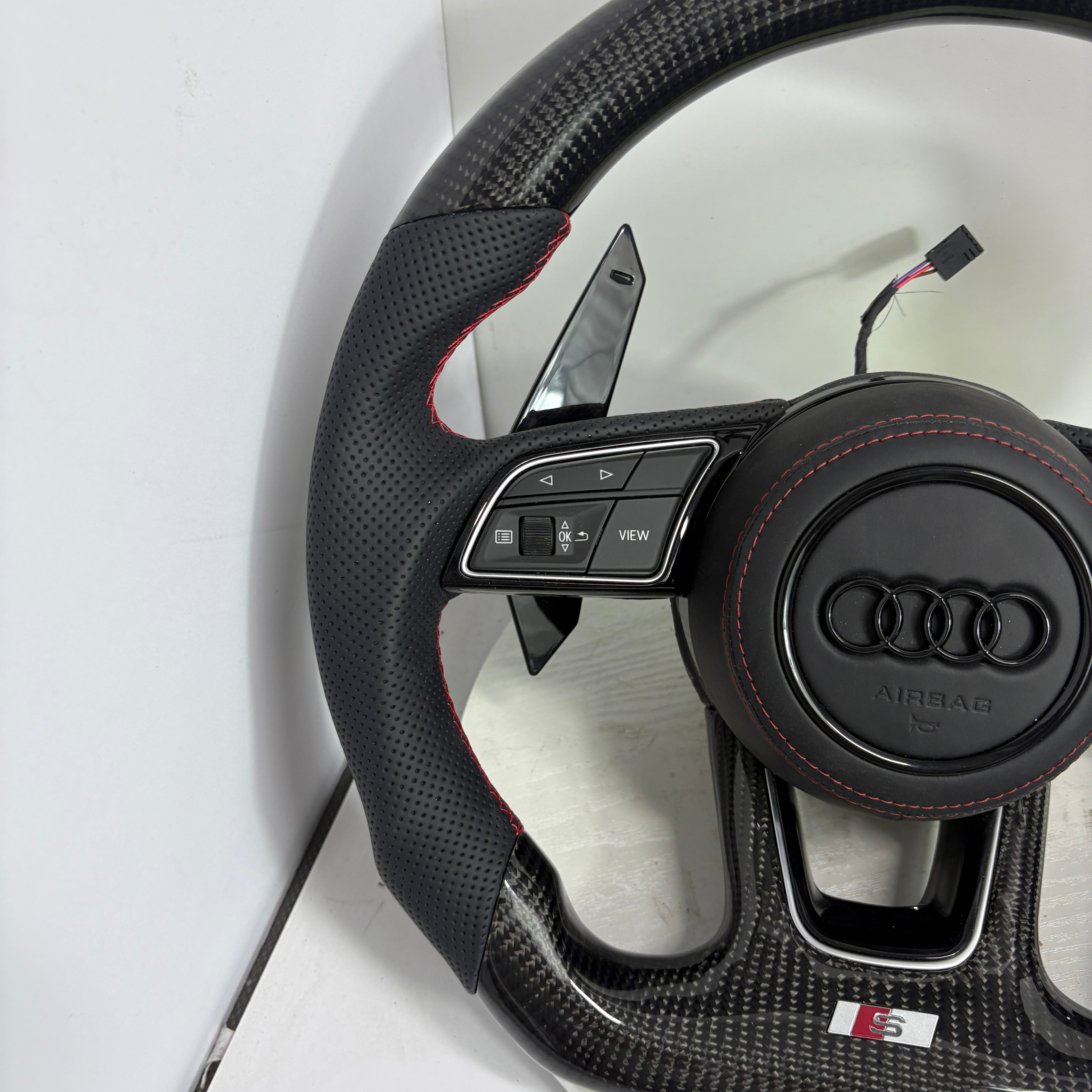 Volante Audi S line/RS - Carbono Perforado con Levas - BlackLine Custom