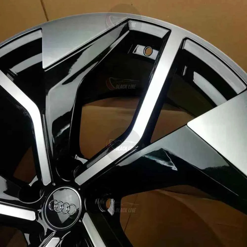 Llantas Deportivas Estilo Audi de Cinco Radios Dobles – Negro y Plata