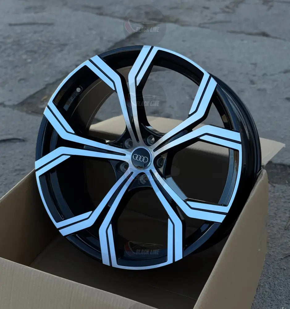 Llantas Deportivas Estilo Audi de Cinco Radios Dobles – Negro y Plata