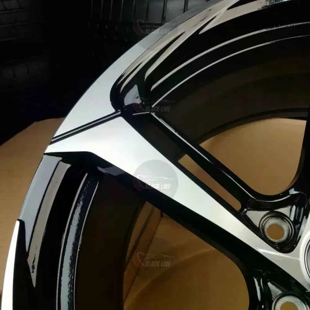 Llantas Deportivas Estilo Audi de Cinco Radios Dobles – Negro y Plata