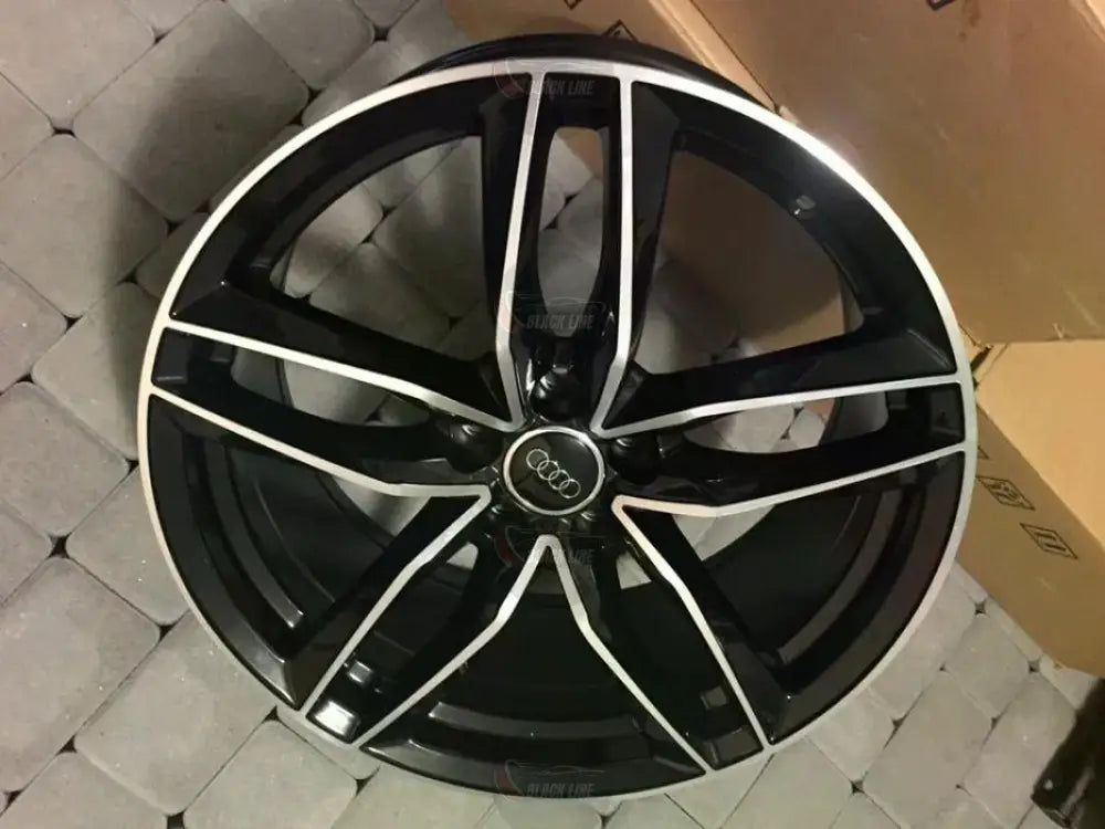 Llantas Deportivas Estilo Audi de Cinco Radios Dobles – Negro y Plata