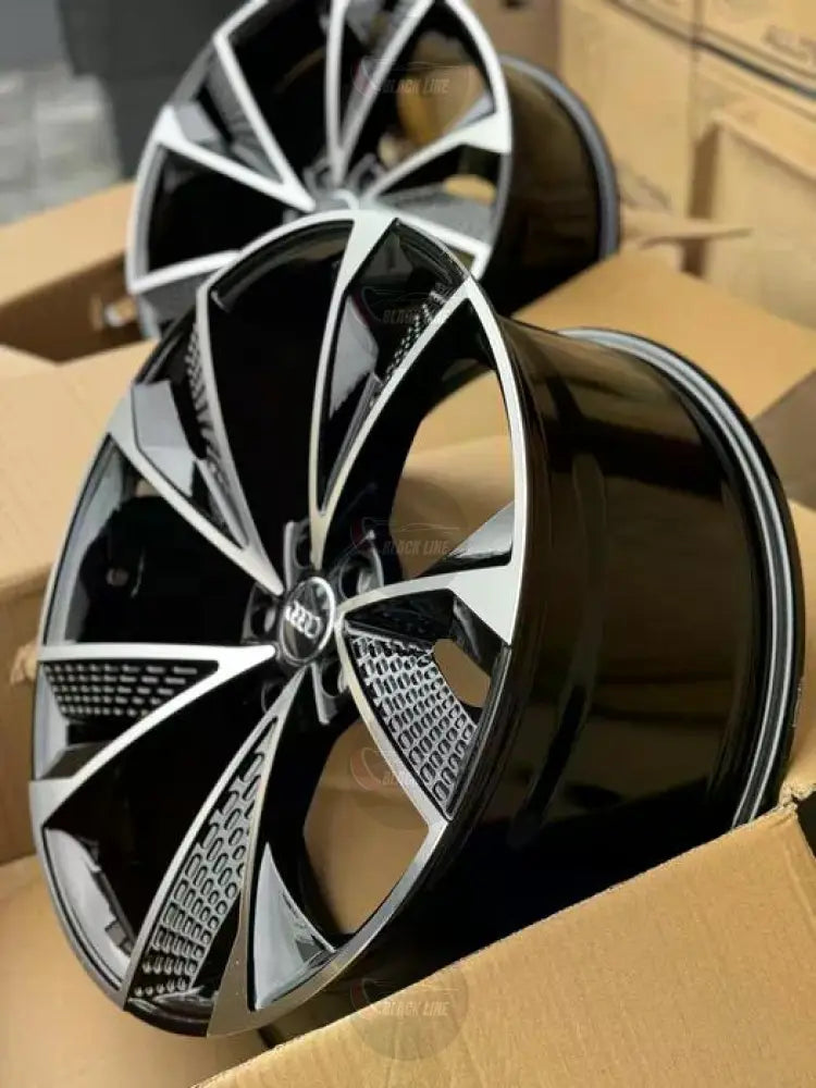 Llantas Deportivas Estilo Audi de Cinco Radios Turbina – Negro y Plata