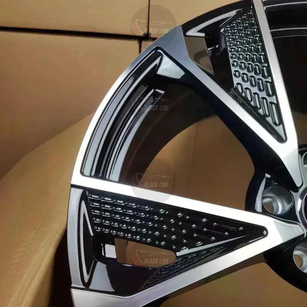 Llantas Deportivas Estilo Audi de Cinco Radios Turbina – Negro y Plata