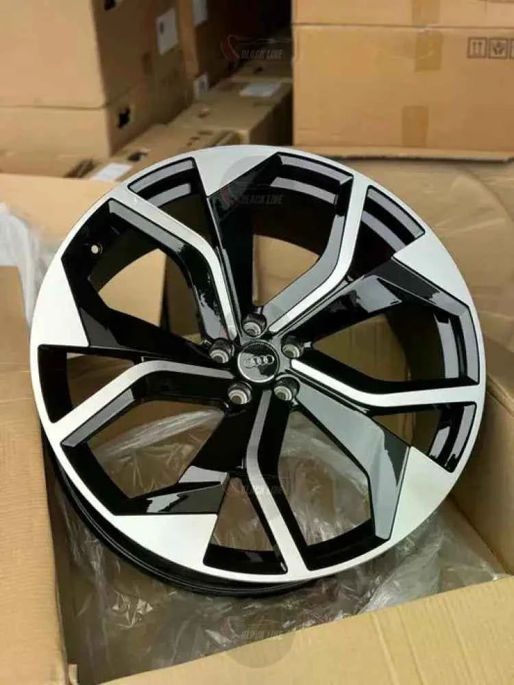 Llantas Deportivas Estilo Audi de Cinco Radios Turbina – Negro y Plata