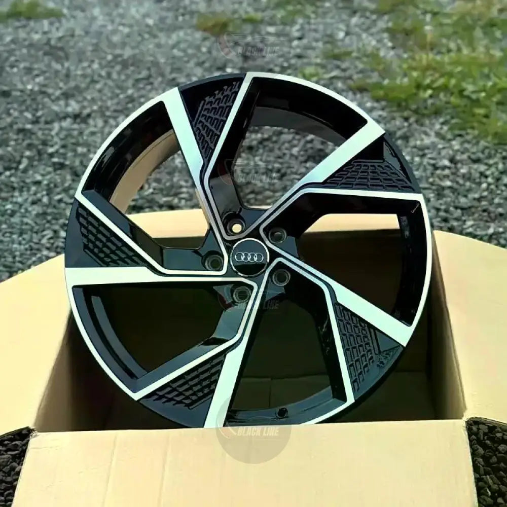 Llantas Deportivas Estilo Audi de Cinco Radios Turbina – Negro y Plata