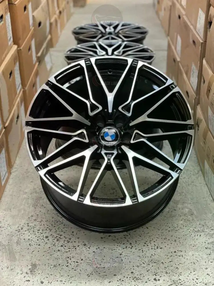 Llantas Deportivas Estilo BMW con Radios En Y – Negro y Plata