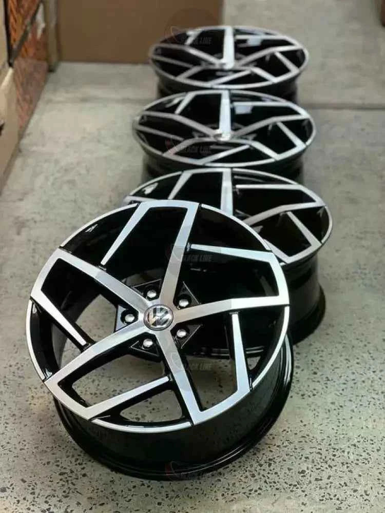 Llantas Deportivas Estilo BMW con Radios Geométricos – Negro y Plata