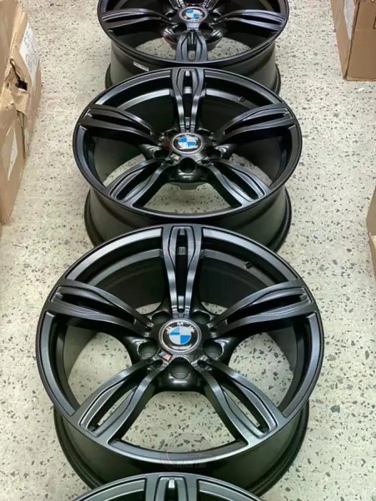 Llantas Deportivas Estilo BMW de Cinco Radios Dobles – Gris Grafito