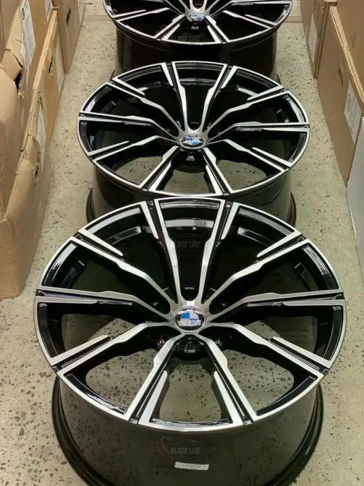 Llantas Deportivas Estilo BMW de Cinco Radios Dobles – Negro y Plata