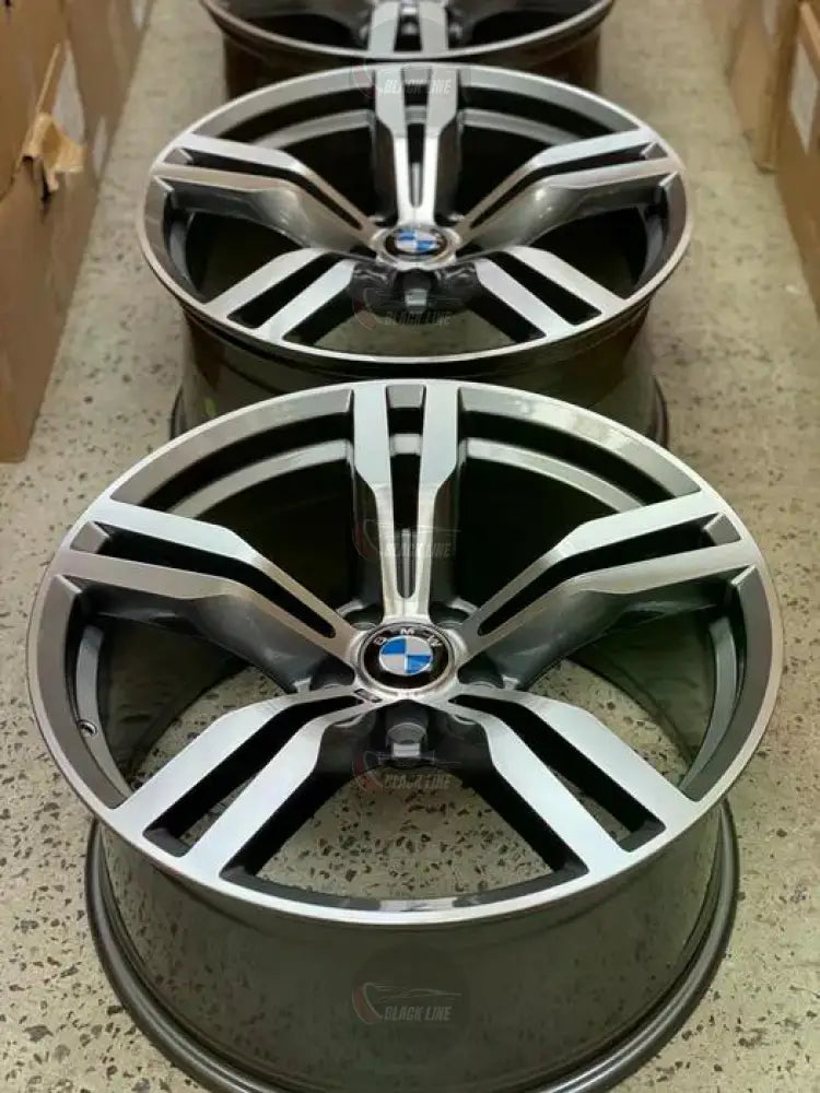 Llantas Deportivas Estilo BMW de Cinco Radios Dobles – Negro y Plata