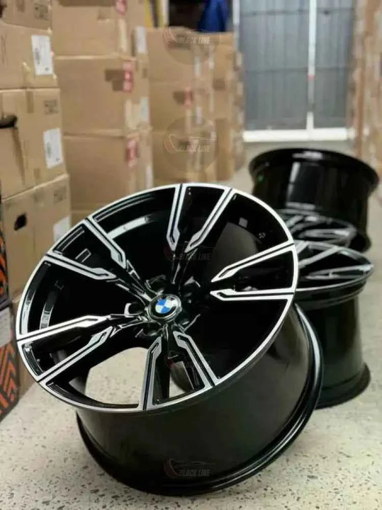 Llantas Deportivas Estilo BMW de Cinco Radios Dobles – Negro y Plata