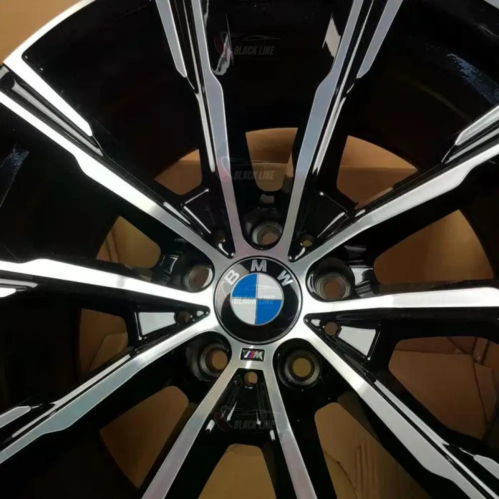 Llantas Deportivas Estilo BMW de Cinco Radios Dobles – Negro y Plata