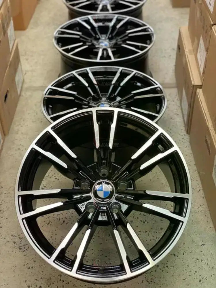 Llantas Deportivas Estilo BMW de Cinco Radios Dobles – Negro y Plata