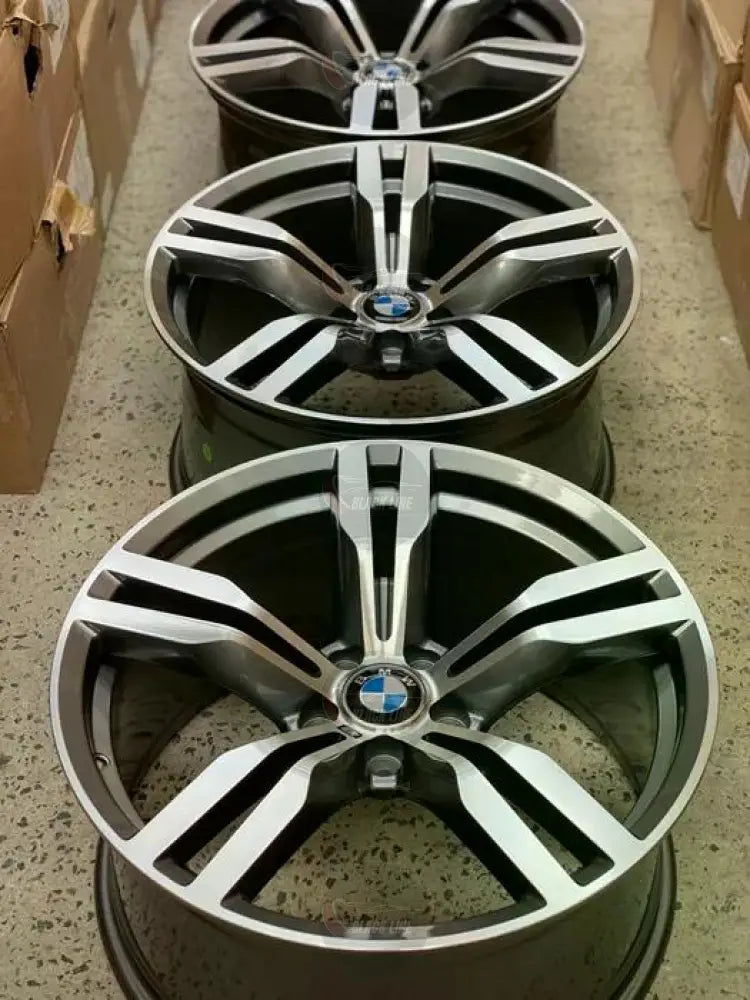 Llantas Deportivas Estilo BMW de Cinco Radios Dobles – Negro y Plata