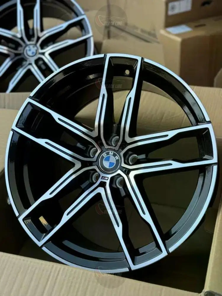 Llantas Deportivas Estilo BMW de Cinco Radios Dobles – Negro y Plata