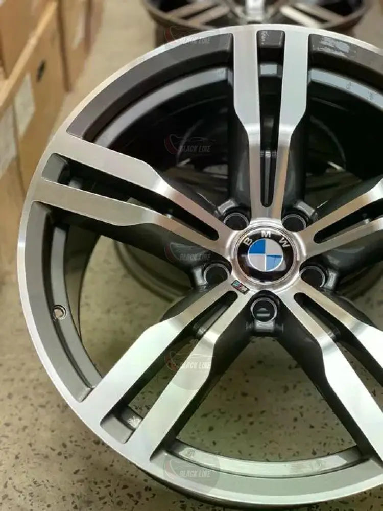 Llantas Deportivas Estilo BMW de Cinco Radios Dobles – Negro y Plata