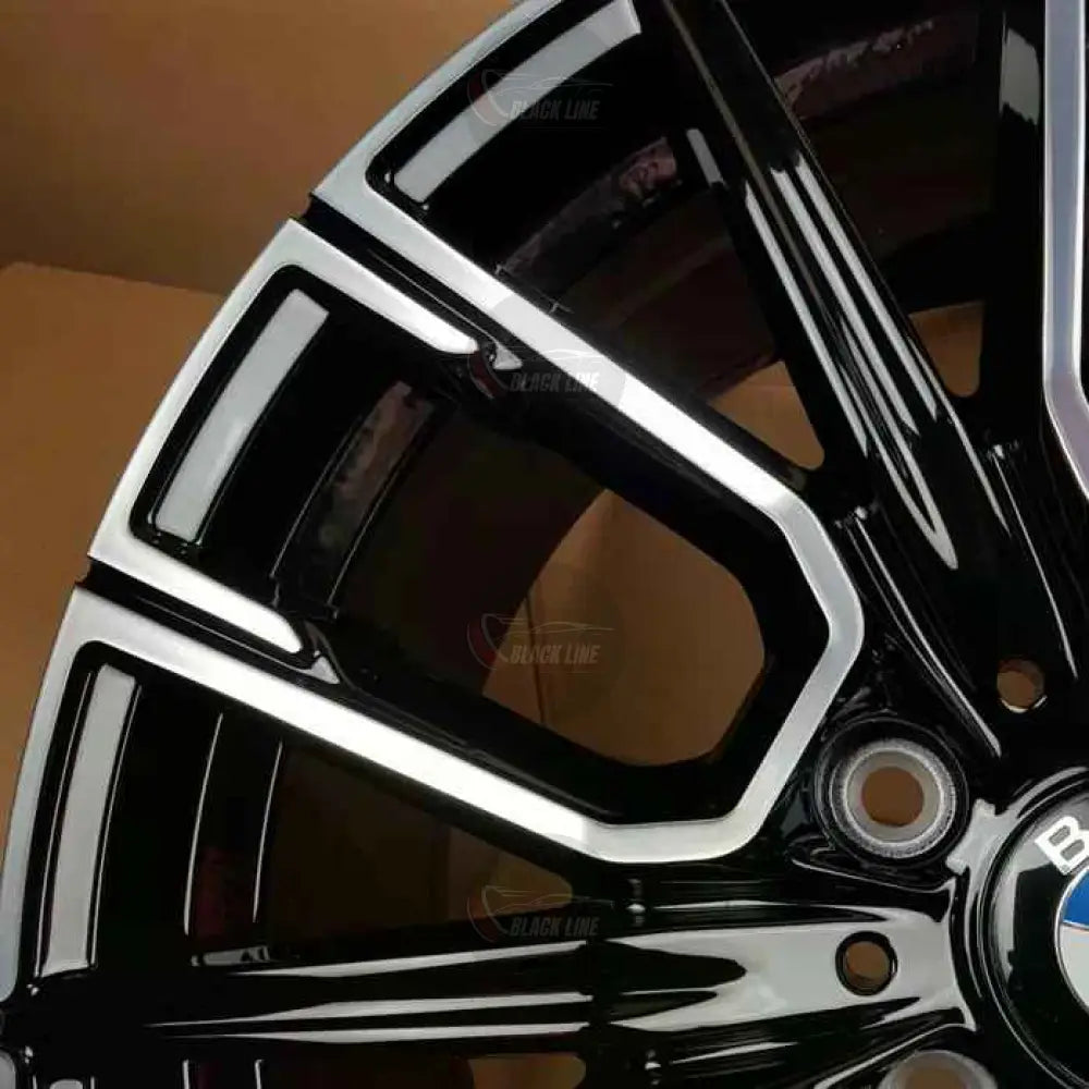 Llantas Deportivas Estilo BMW en Negro y Plata – Diseño Multirradio Geométrico