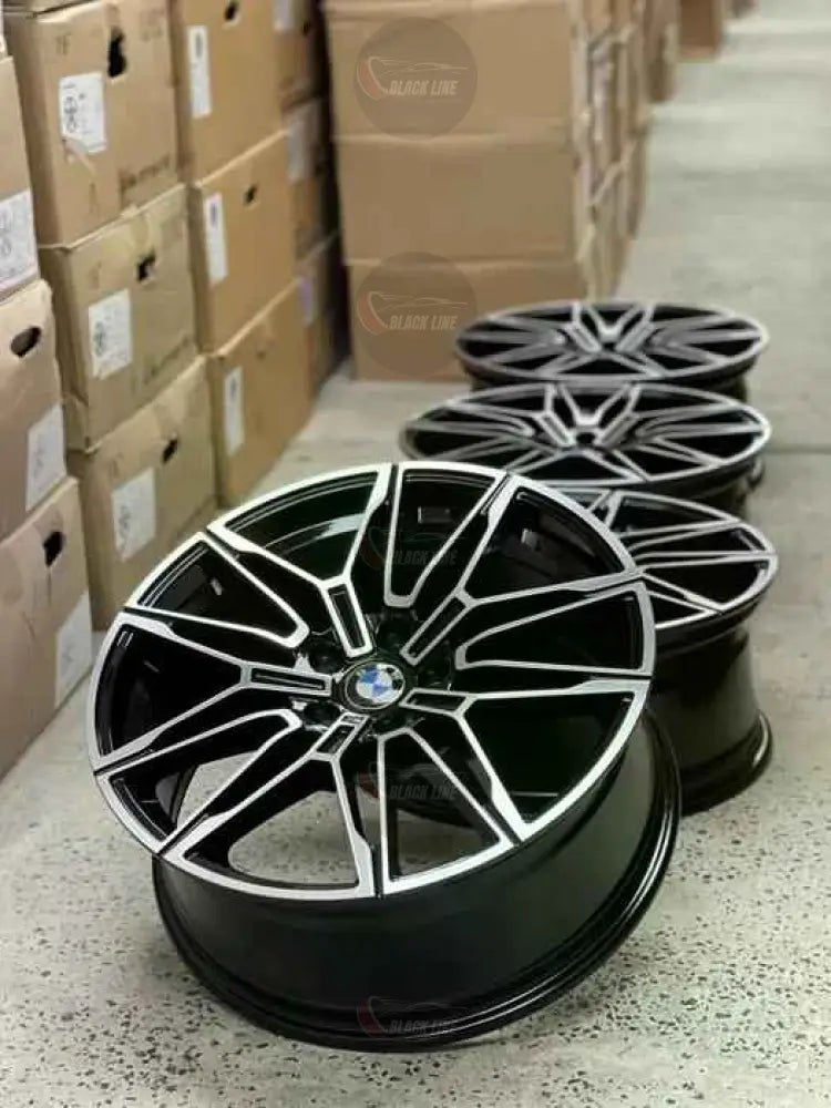 Llantas Deportivas Estilo BMW en Negro y Plata – Radios en Y de Perfil Angular