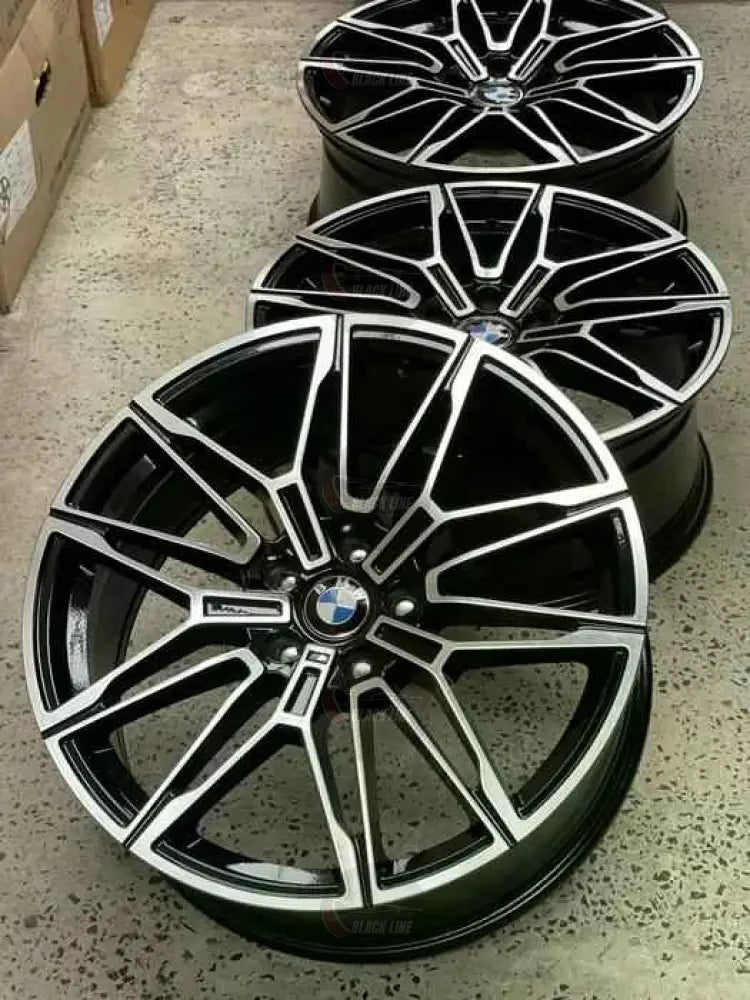 Llantas Deportivas Estilo BMW en Negro y Plata – Radios en Y de Perfil Angular