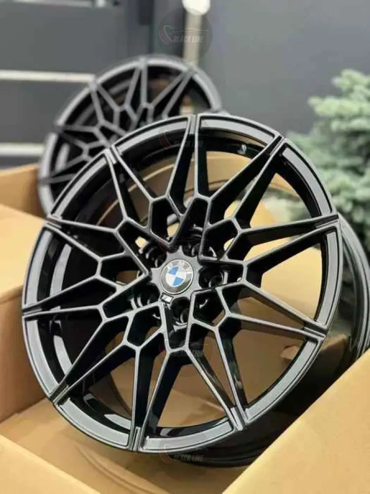 Llantas Deportivas Estilo BMW Multirradio en Negro Brillo – Diseño Cóncavo