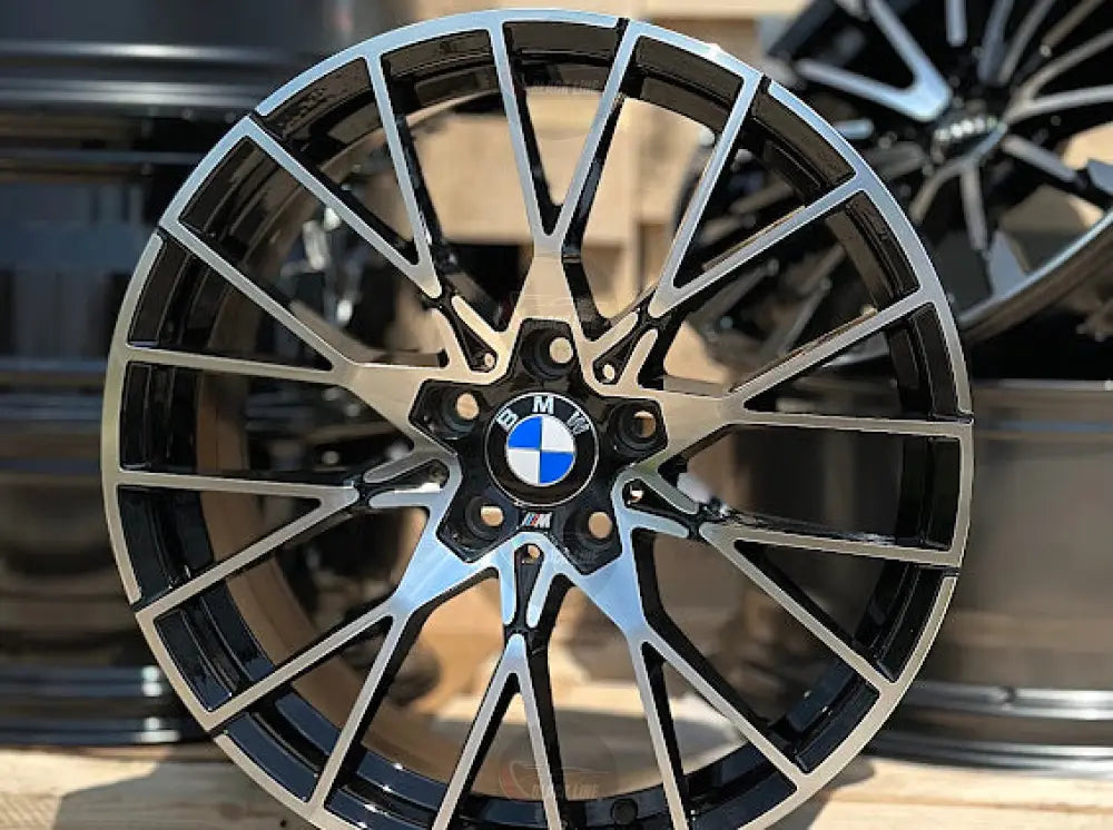 Llantas Deportivas Estilo BMW Multirradio Geométrico – Gris Grafito