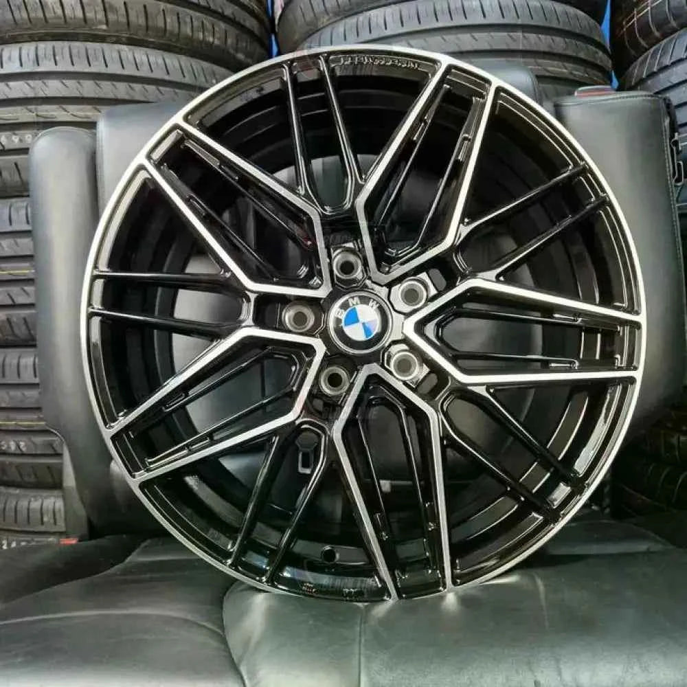 Llantas Deportivas Estilo BMW Multirradio Geométrico – Gris Grafito