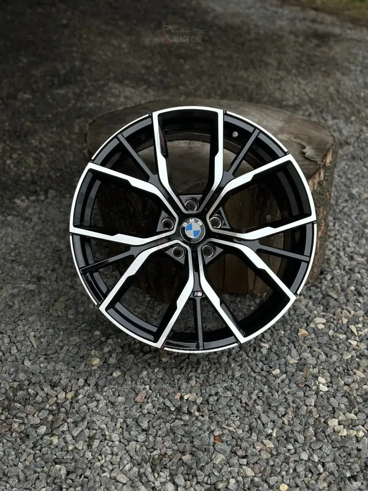 Llantas Deportivas Estilo BMW Multirradio Geométrico – Negro y Plata