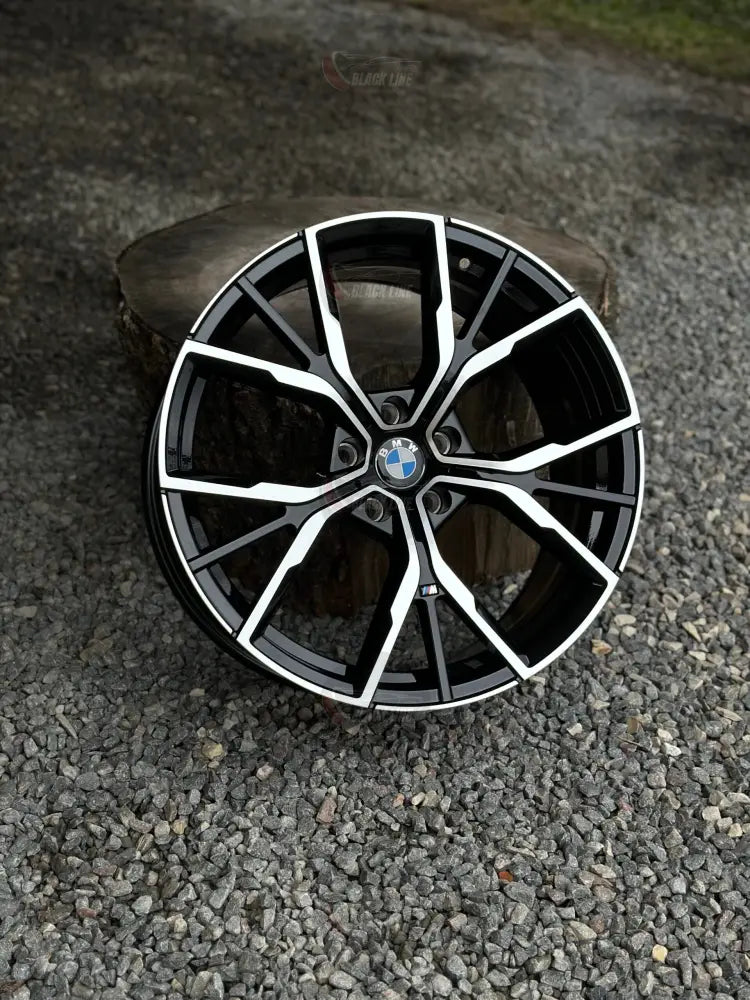 Llantas Deportivas Estilo BMW Multirradio Geométrico – Negro y Plata