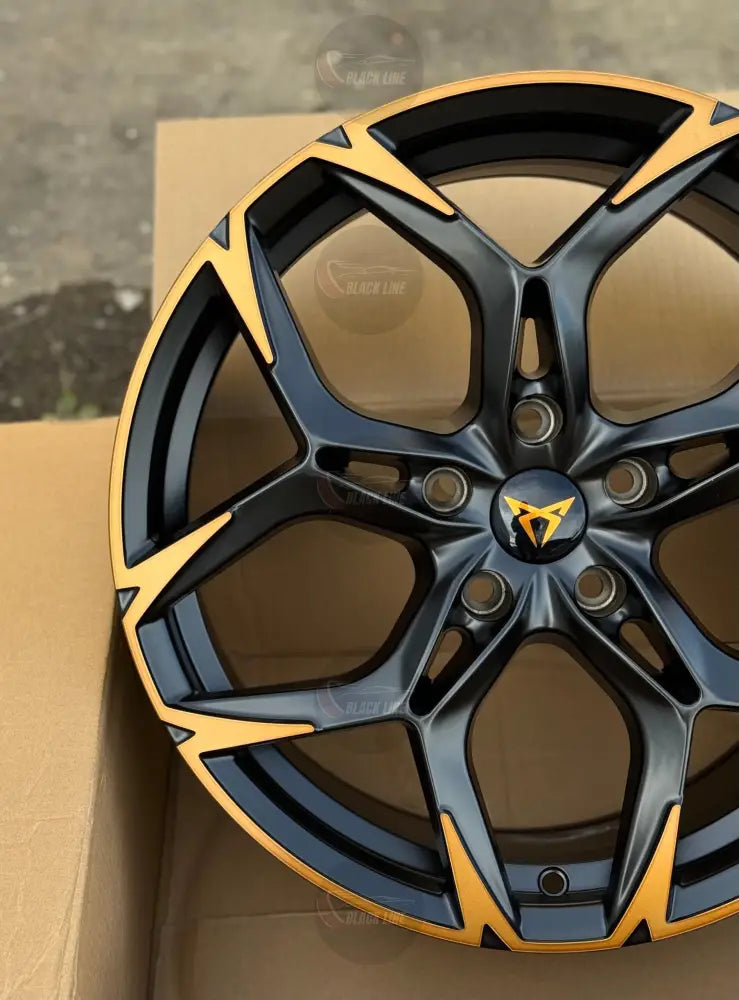 Llantas Deportivas Estilo Lamborghini de Cinco Radios Dobles – Negro con Detalles Dorados