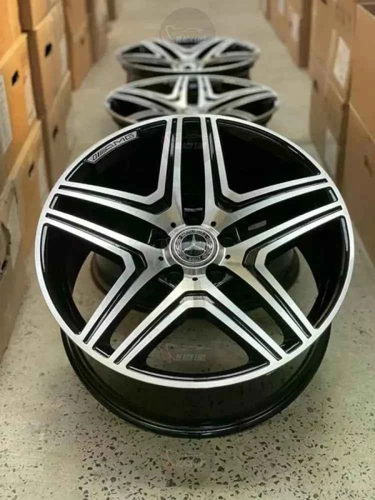 Llantas Deportivas Estilo Mercedes de Cinco Radios Dobles – Negro y Plata