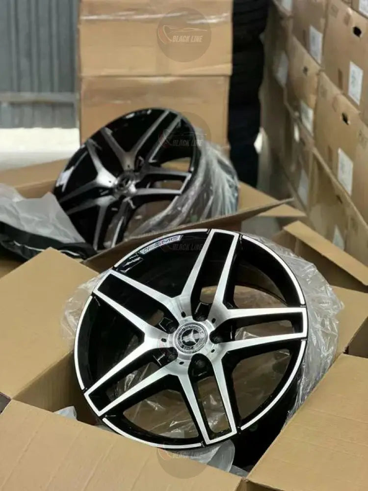 Llantas Deportivas Estilo Mercedes de Cinco Radios Dobles – Negro y Plata