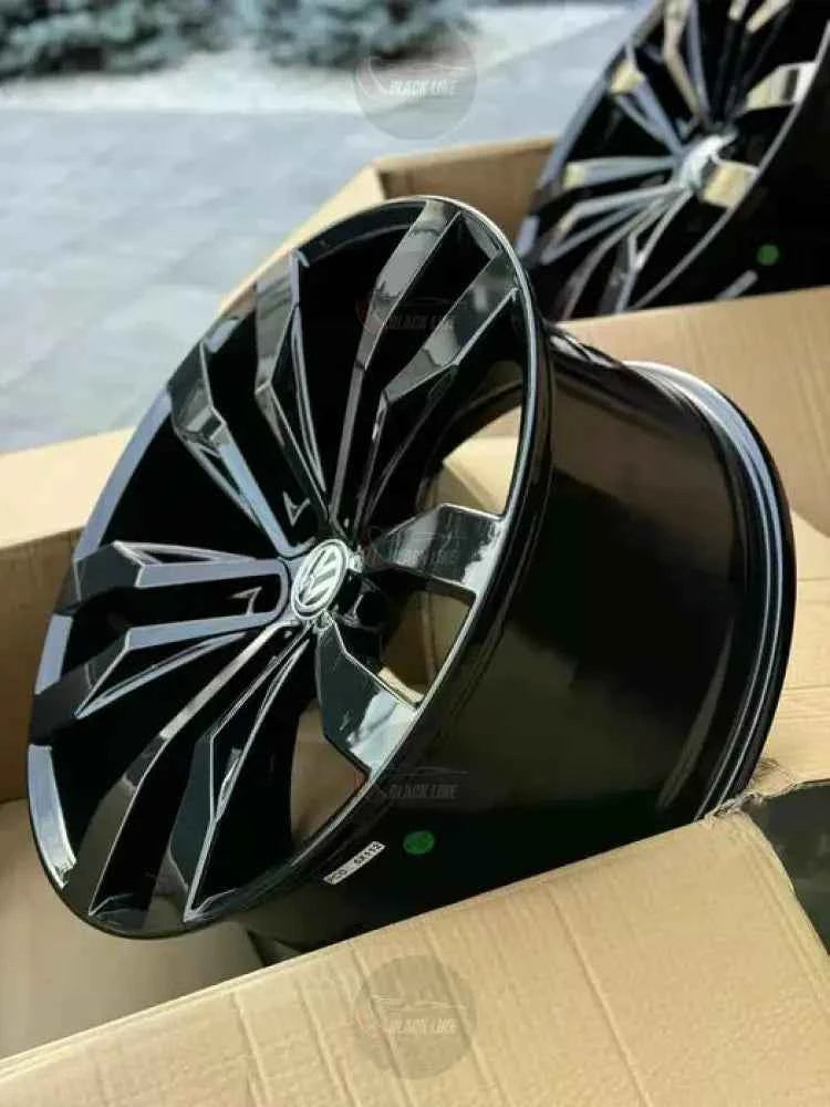 Llantas Deportivas Estilo Volkswagen con Diseño Turbina – Negro y Plata