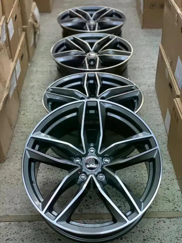 Llantas Deportivas Estilo Volkswagen de Cinco Radios Dobles – Gris Grafito