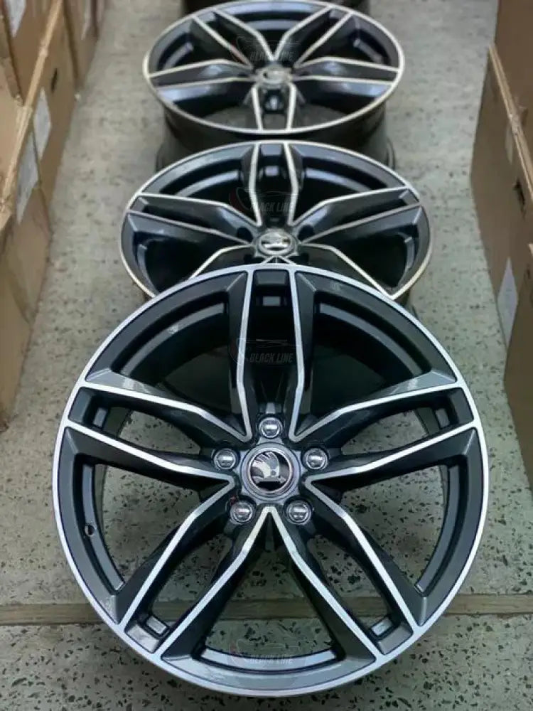 Llantas Deportivas Estilo Volkswagen de Cinco Radios Dobles – Gris Grafito