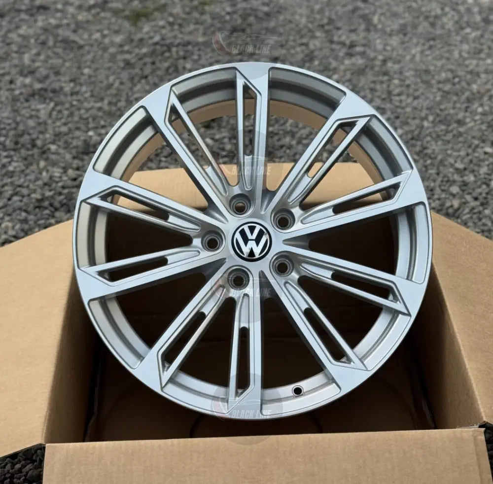 Llantas Deportivas Estilo Volkswagen de Cinco Radios Dobles – Plata