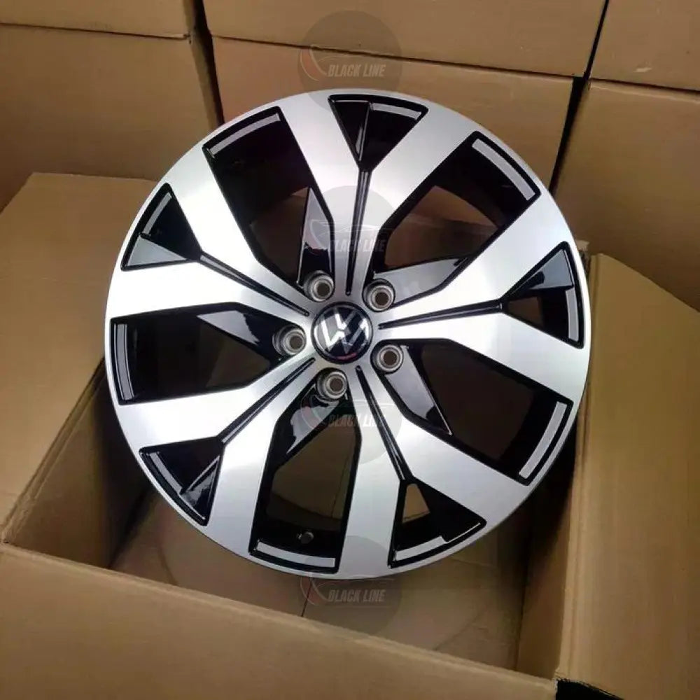 Llantas Deportivas Estilo Volkswagen de Cinco Radios Turbina – Negro y Plata