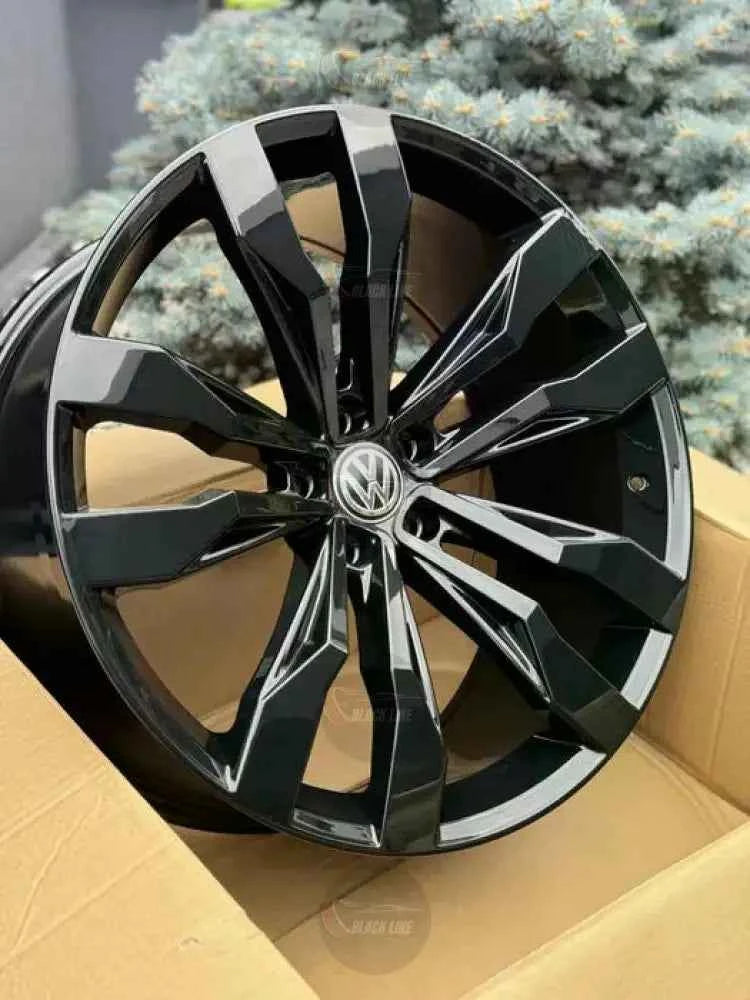 Llantas Deportivas Estilo Volkswagen de Cinco Radios Turbina – Negro y Plata