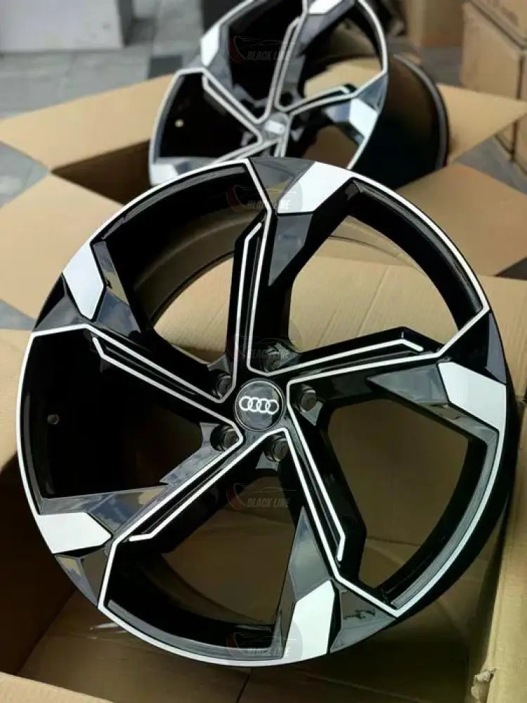 Llantas Deportivas Estilo Volkswagen de Cinco Radios Turbina – Negro y Plata