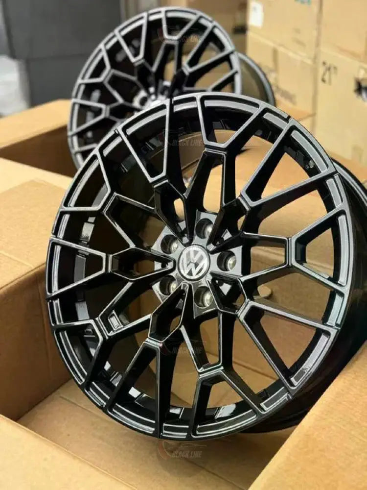 Llantas Deportivas Estilo Volkswagen Multirradio Geométrico – Negro