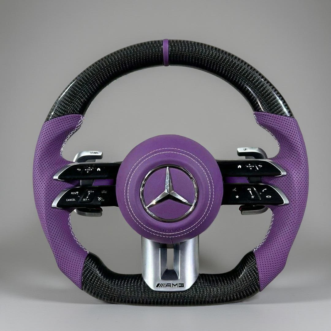 Volante Mercedes-AMG – Carbono & Cuero Perforado Morado