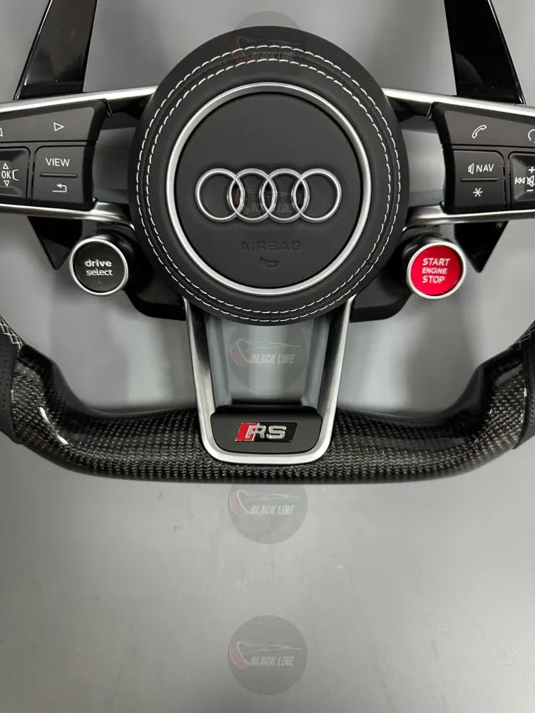 Volante Audi RS Deportivo en Carbono y Piel Perforada | Marcador Rojo Levas Drive Select Botón Start Fondo Plano y