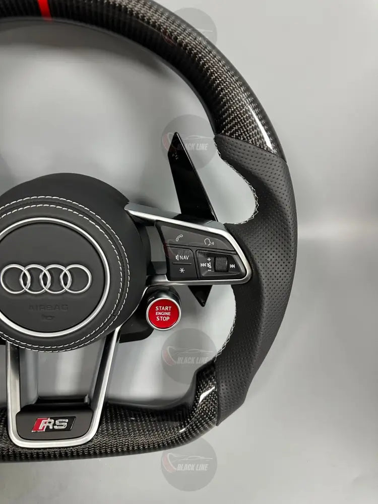 Volante Audi RS Deportivo en Carbono y Piel Perforada | Marcador Rojo Levas Drive Select Botón Start Fondo Plano y
