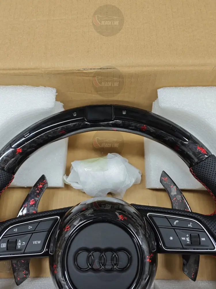 Volante Audi RS Performance en Fibra de Carbono Cuero Perforado Levas y Multifunción con Detalles Rojos