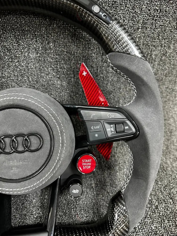 Volante Audi RS Performance en Fibra de Carbono y Alcantara con Levas Rojas Pantalla LED Multifunción y Drive Select