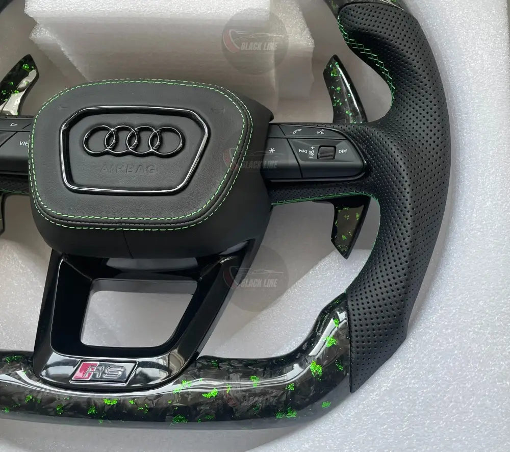 Volante Audi RS Performance en Fibra de Carbono Cuero Perforado y Costuras Verdes con Levas y Multifunción