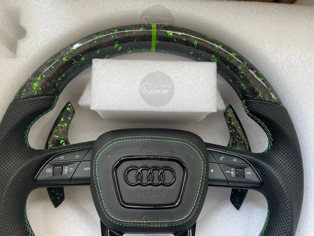 Volante Audi RS Performance en Fibra de Carbono Cuero Perforado y Costuras Verdes con Levas y Multifunción